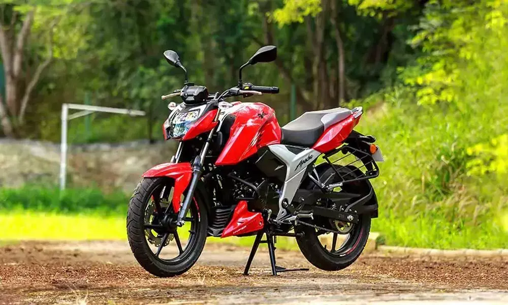 TVS Apache RTR 160 4V-1200-x-675-px-2025-06-04